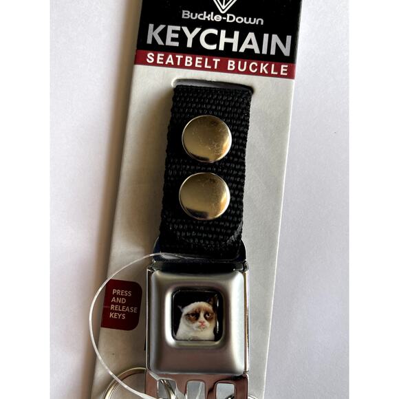 Angry Cat Buckle-Down Seat Belt Release Keychain - Picture 6 of 9
